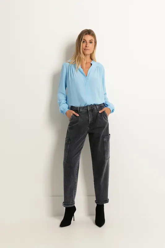 Mid rise cargo jeans