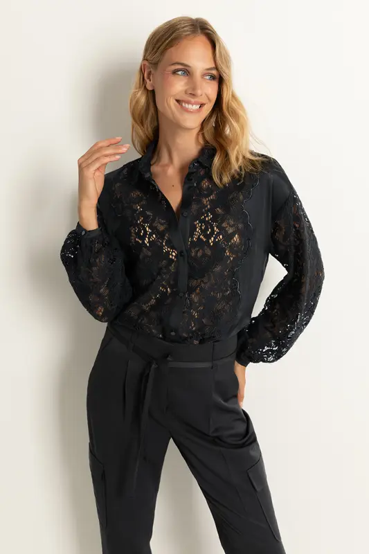 Blouse met bloemenkant
