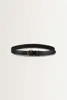 Leren riem met metalen details