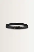 Leren riem met metalen details