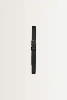 Leren riem met metalen details