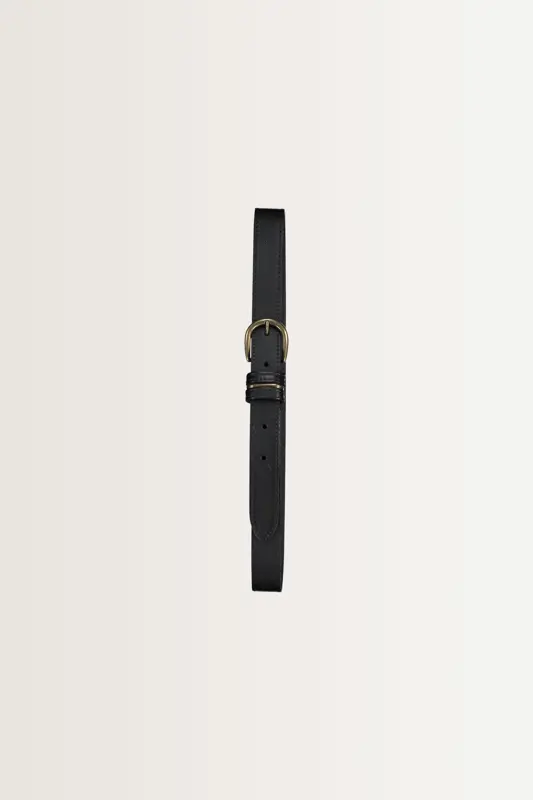 Leren riem met metalen details
