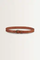 Leren riem met metalen details