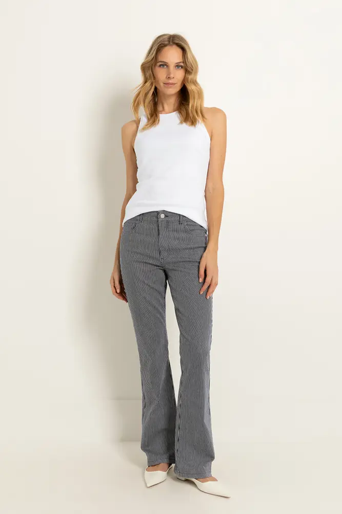 Flared jeans met fijne krijtstreep