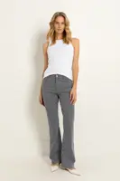 Flared jeans met fijne krijtstreep