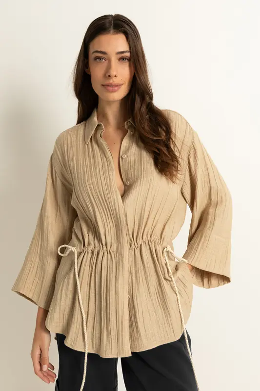 Casual blouse met strikceintuur