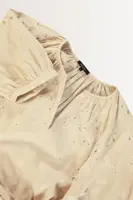 Linnenjurk met borduurwerk