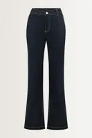 Denim chino met decoratief gespje
