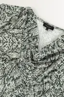 Top met slangenprint