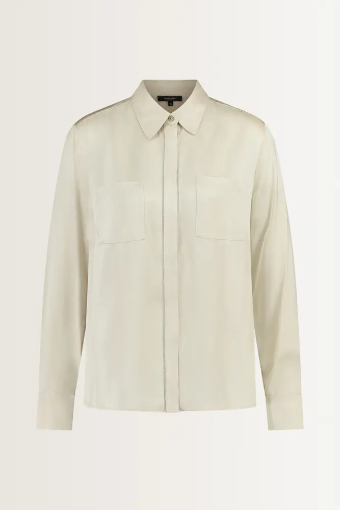 Zijdezachte blouse met kraalaccent