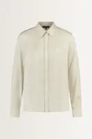 Zijdezachte blouse met kraalaccent
