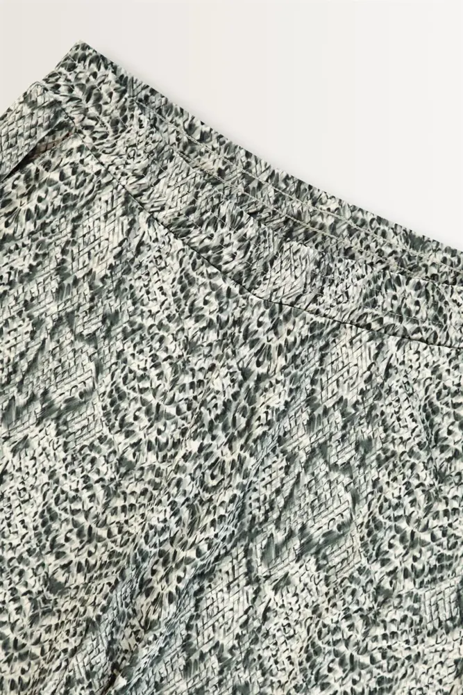 Broek met slangenprint