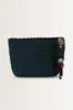 Gevlochten pouch met charm
