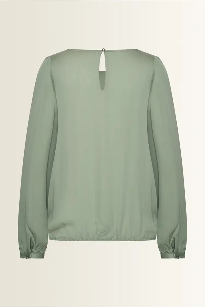 Bloezende satijnen blouse