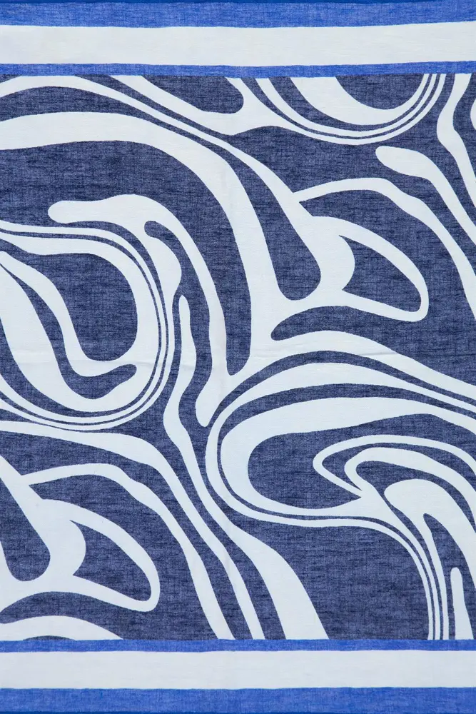 Vierkante shawl met swirlprint