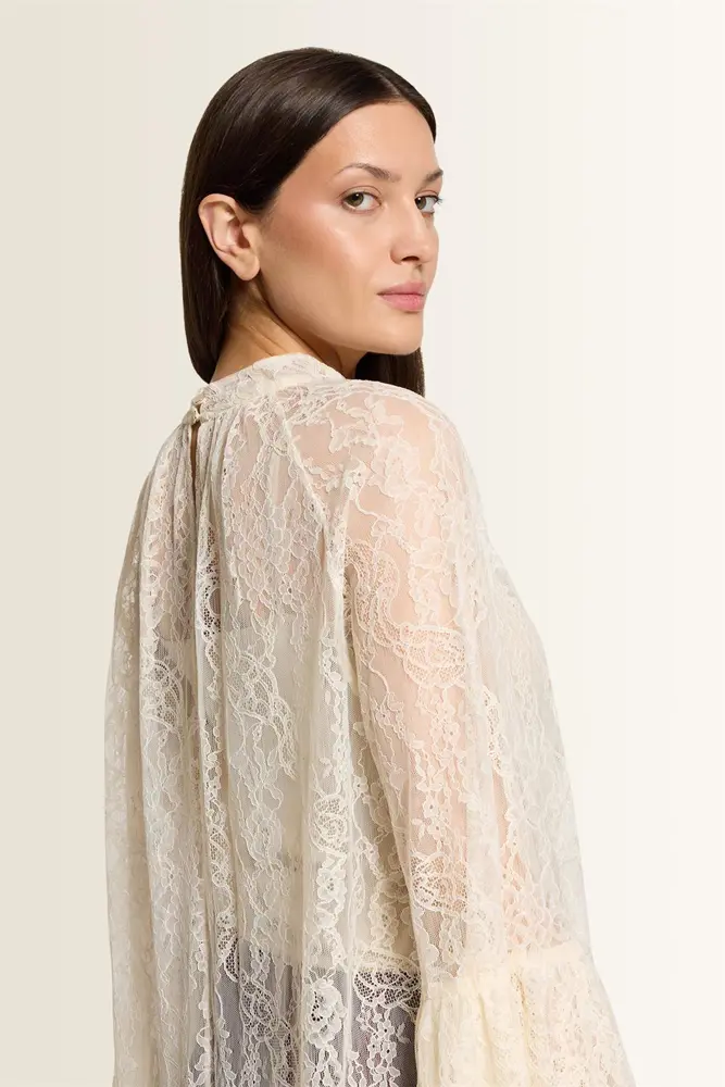 Kanten blouse met trompetmouwen Vera Mont