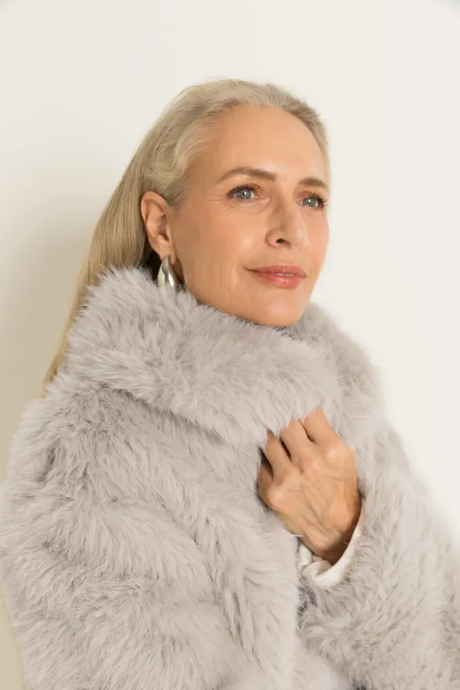 Jasje van langharige faux fur met sjaalkraag MAURA