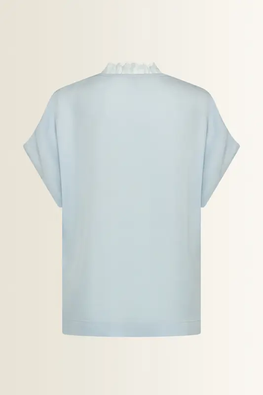 Satijnen blouse met kanten V-hals