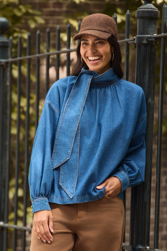 Denim blouse met strikkraag