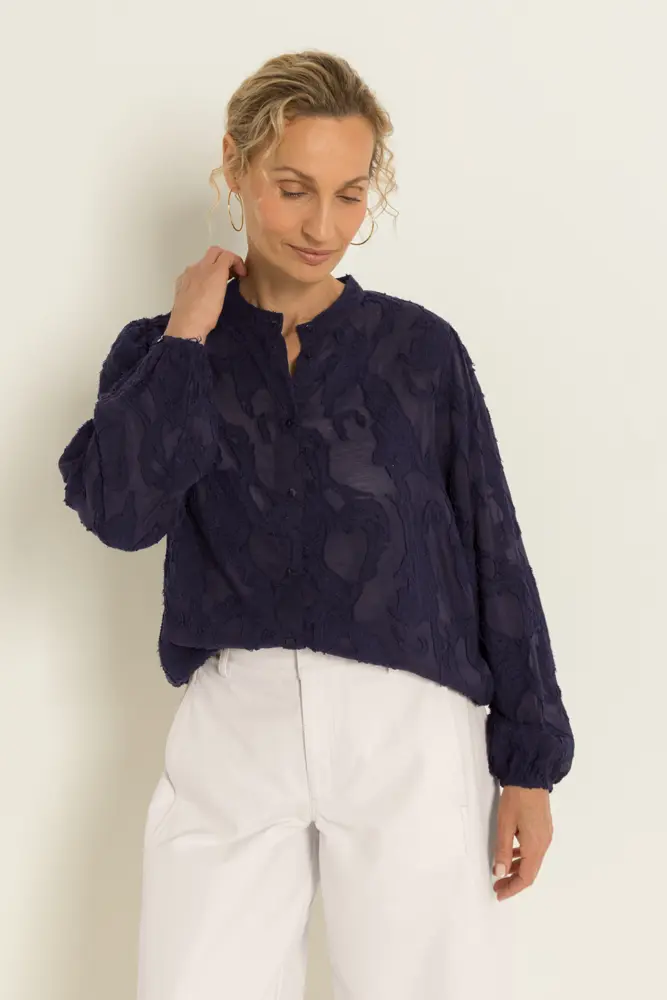 Transparante blouse met borduurstructuur