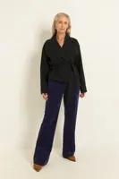 Flared ribfluwelen broek