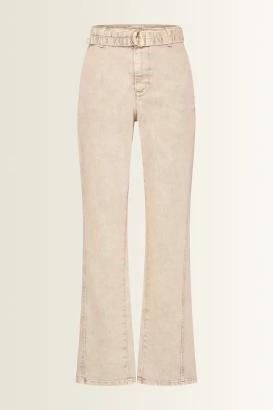 Jeans met ceintuur en verlegde zijnaad