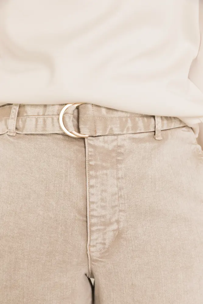 Jeans met ceintuur en verlegde zijnaad