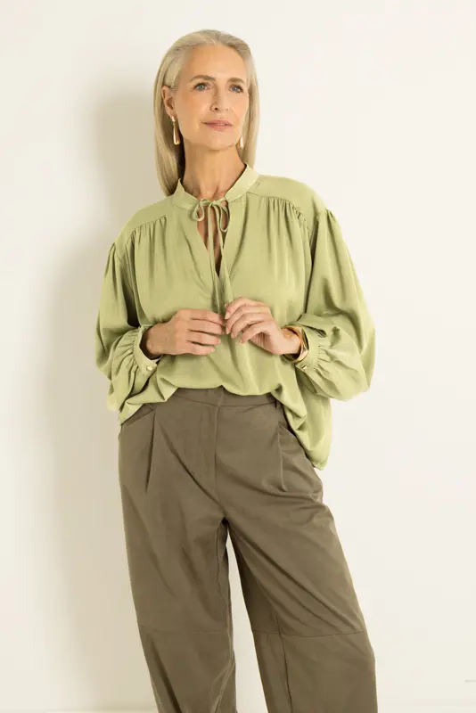 Blouse met strikhals