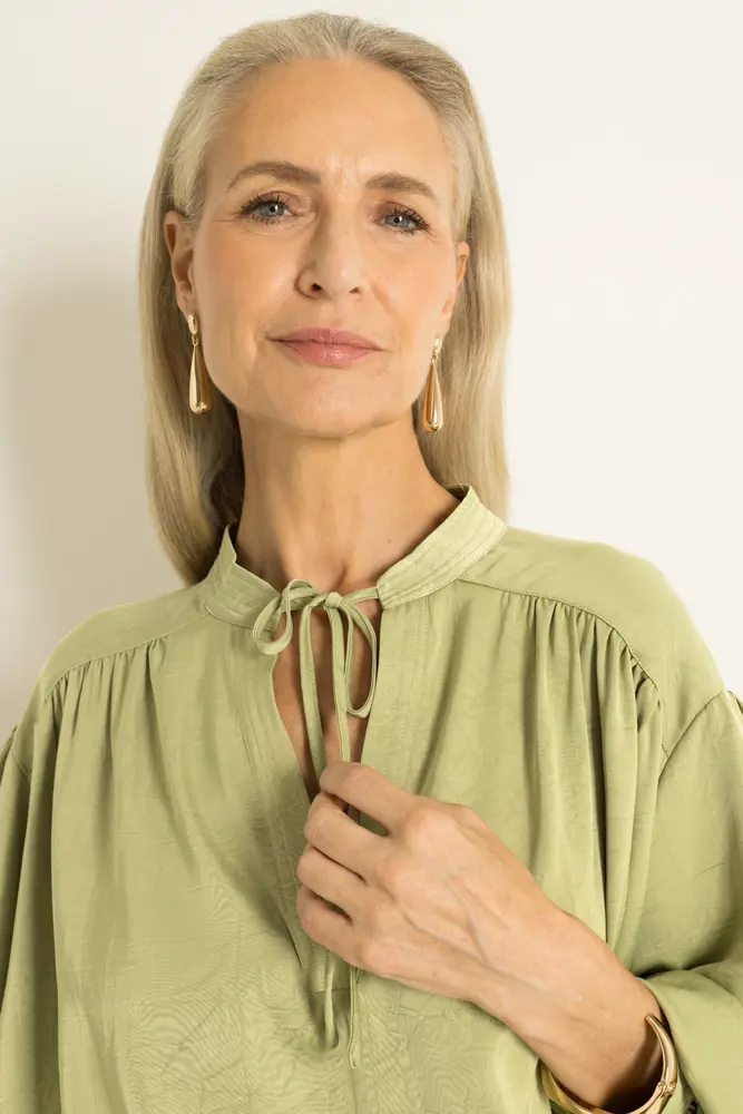Blouse met strikhals