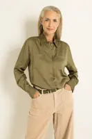 Satijnen blouse met borstzakken
