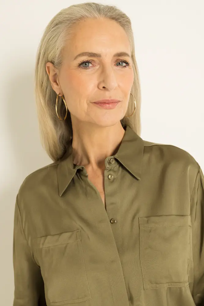 Satijnen blouse met borstzakken
