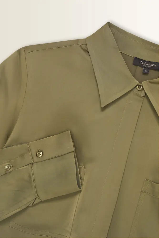 Satijnen blouse met borstzakken