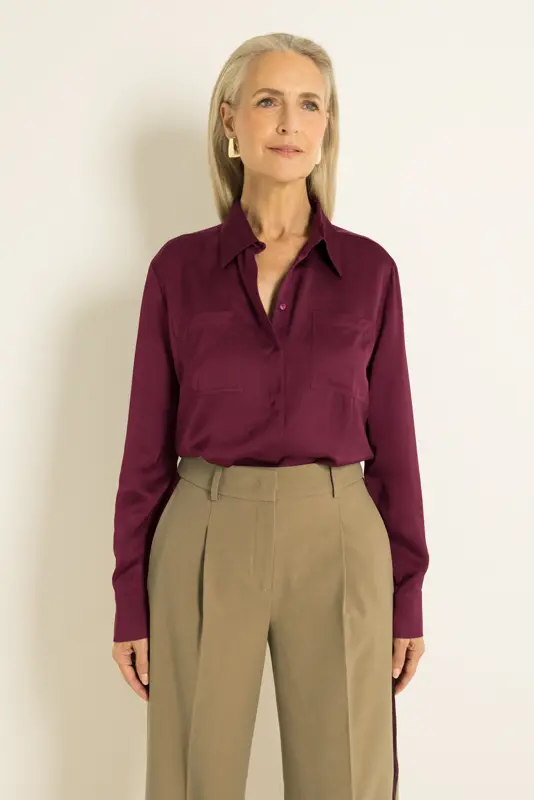 Satijnen blouse met borstzakken
