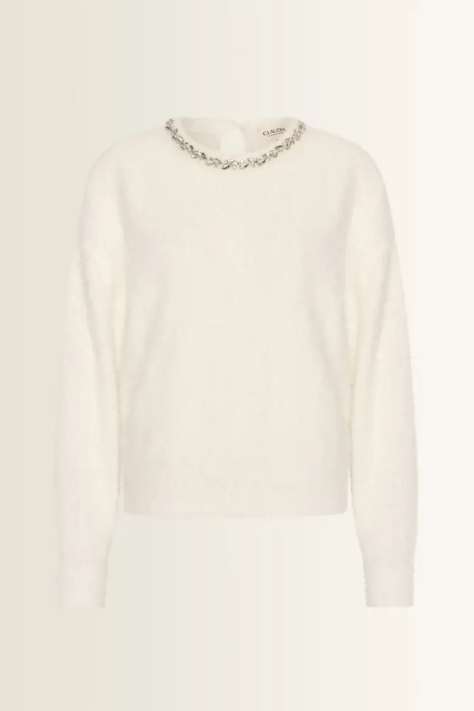 Trui van feather yarn met sierketting