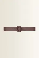 Brede leren riem met grote ronde gesp
