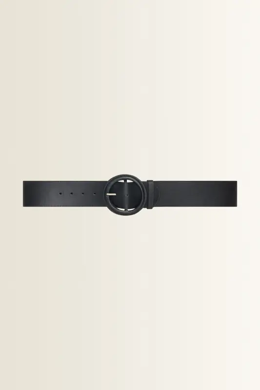 Brede leren riem met grote ronde gesp