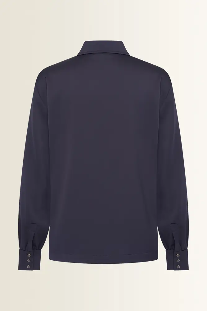Satijnen blouse met verdekte knoopsluiting