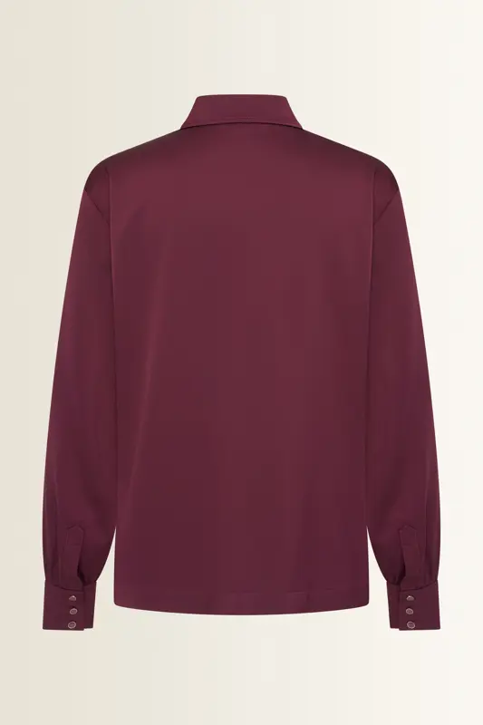 Satijnen blouse met verdekte knoopsluiting