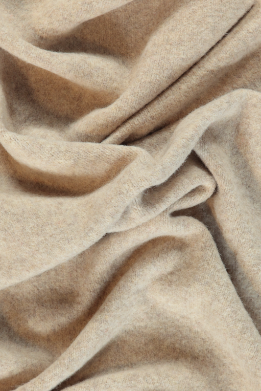 Gebreide driehoeksshawl